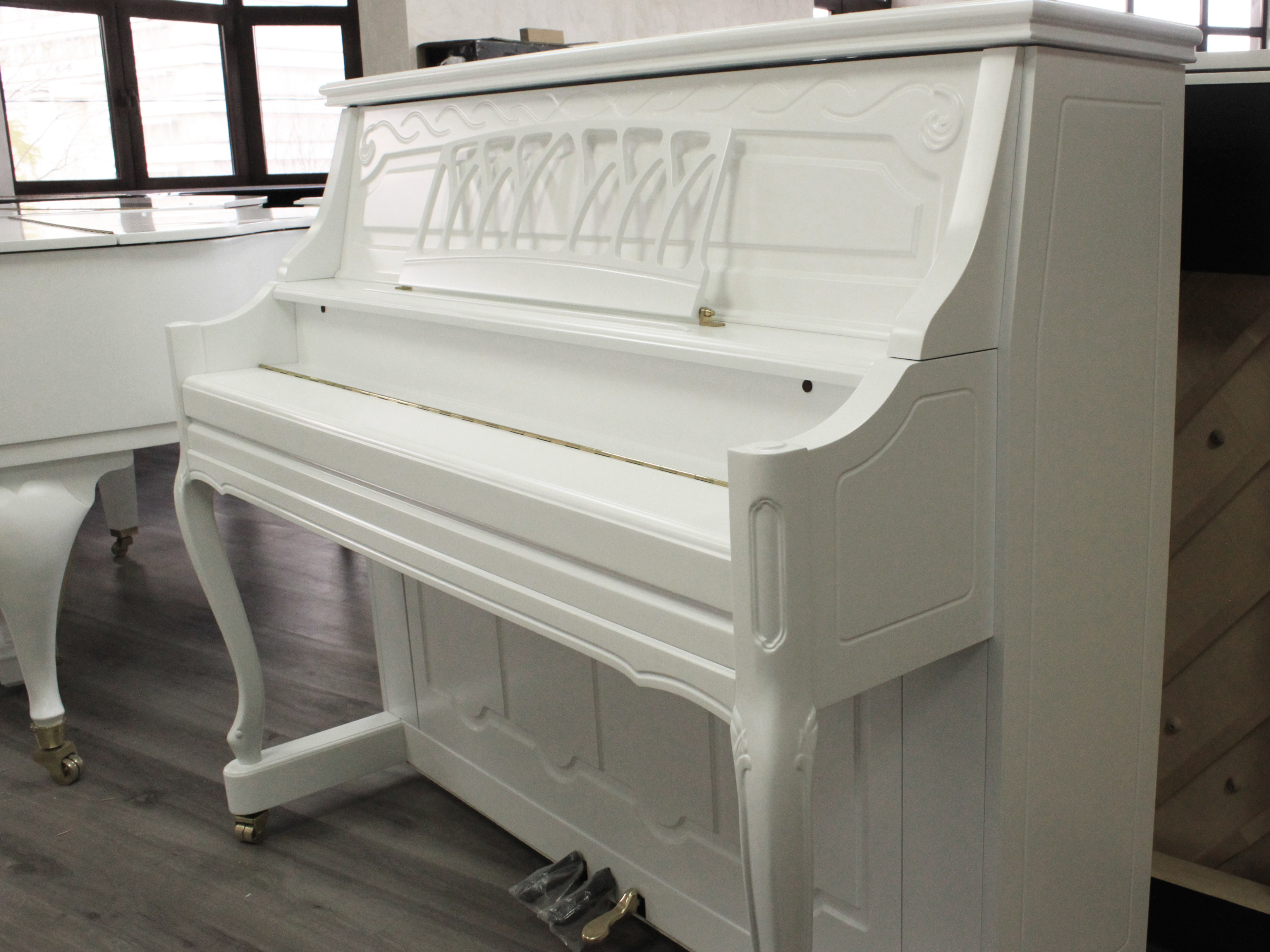Белое фортепиано "Прованс"