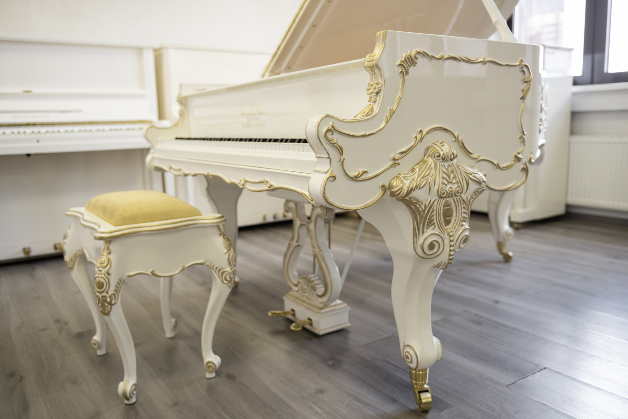 Рококо-рояль Louis XV