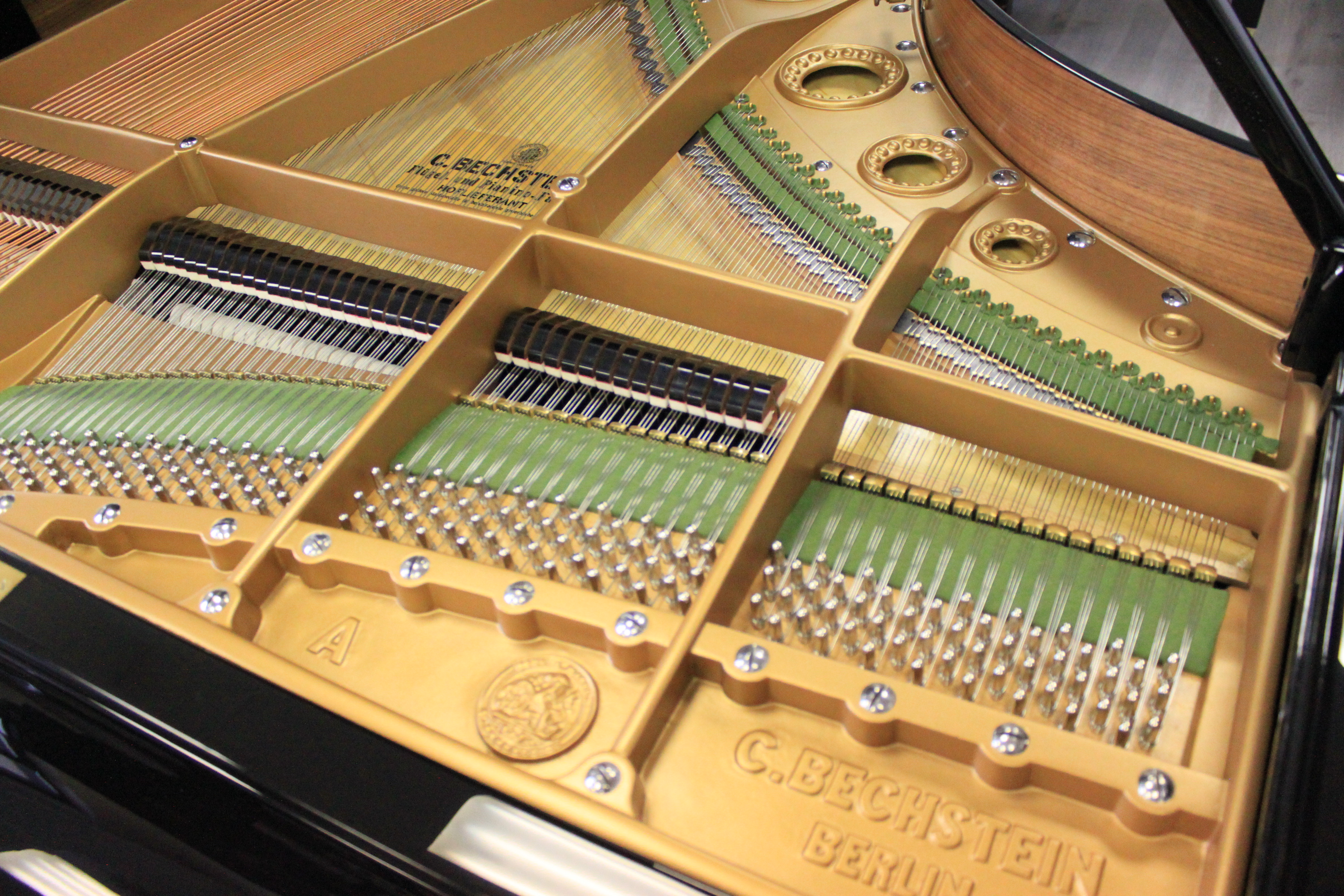 Дека, рама, струны, клеймо