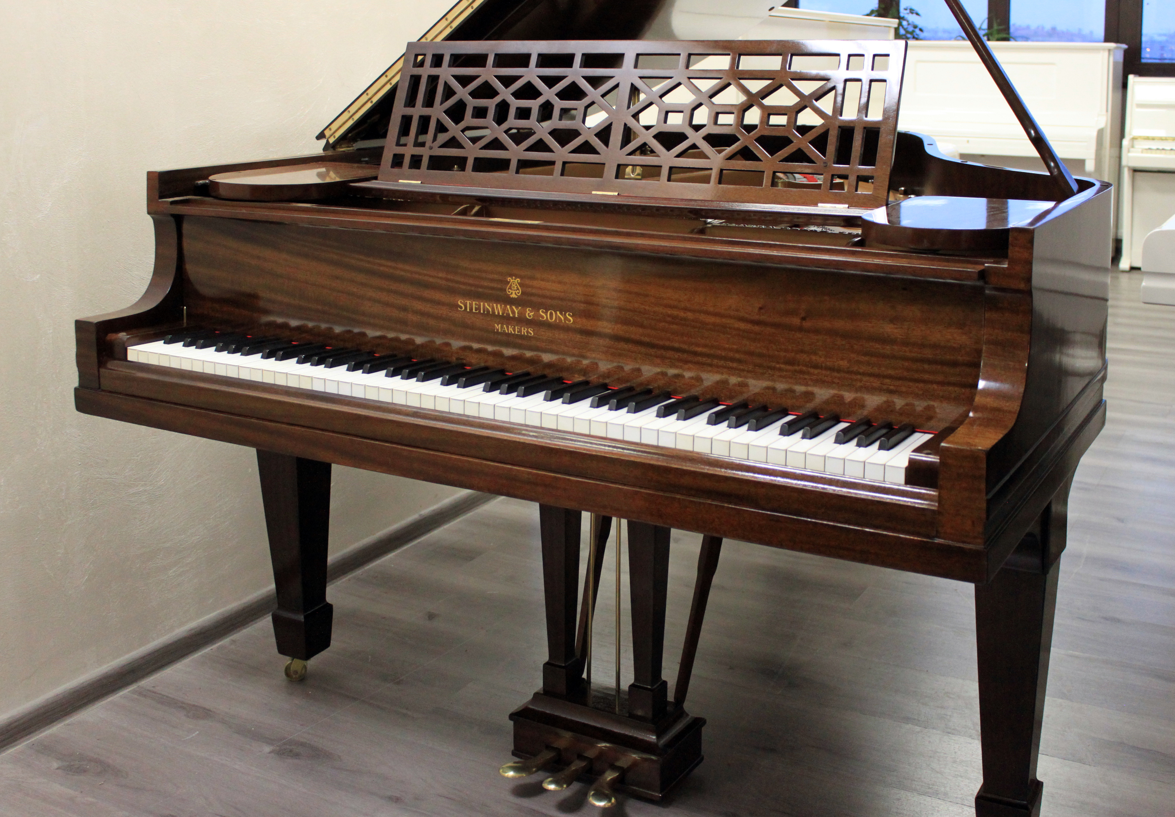 Резной пюпитр