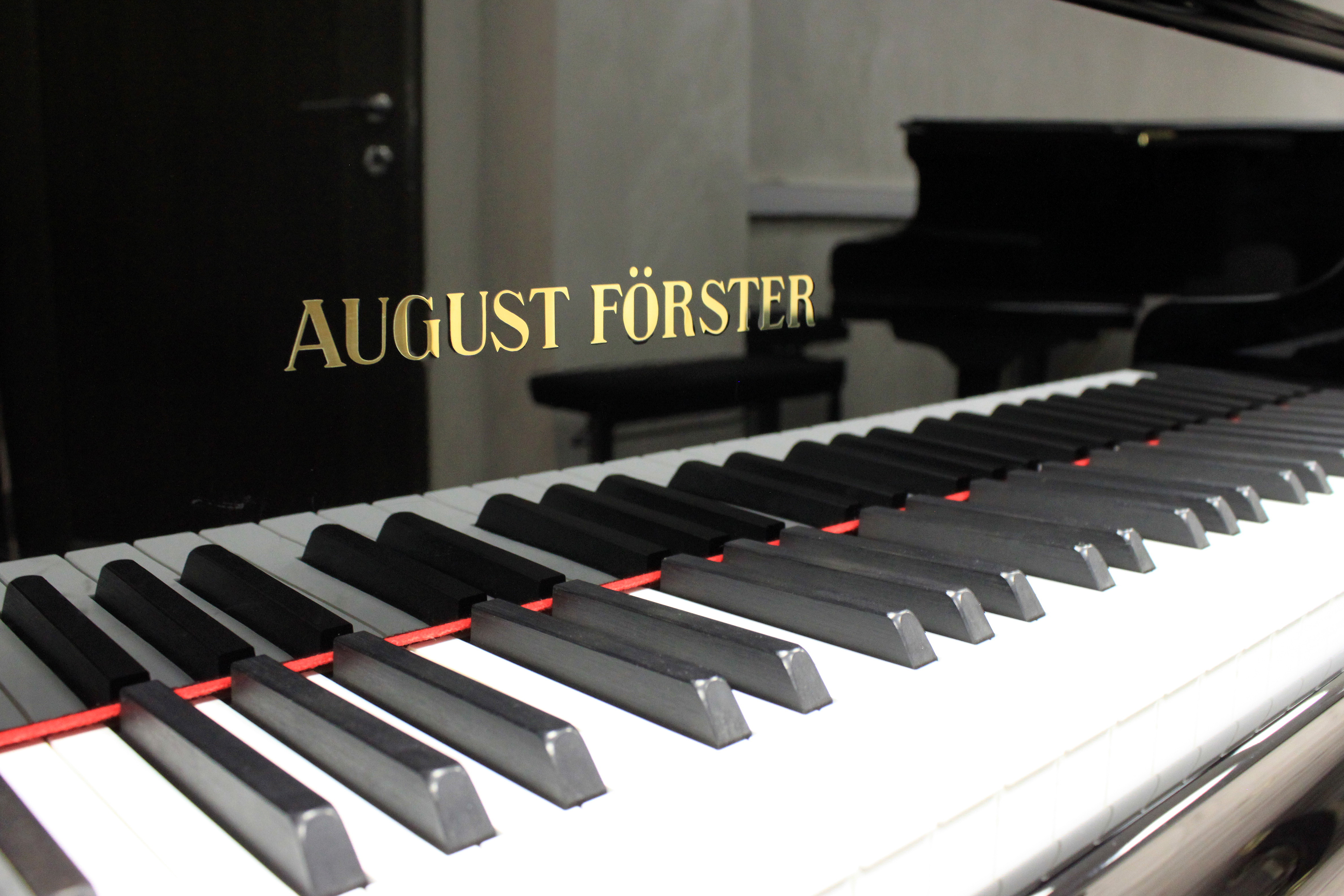 Концертный рояль August Forster Super Mondial 275